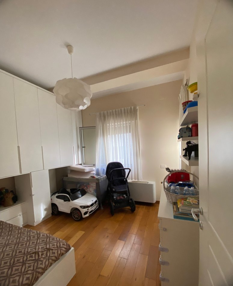 Tirane, shes apartament 2+1+Ballkon Kati 2, 116 m² 295.000 € (Liqeni i Thate)