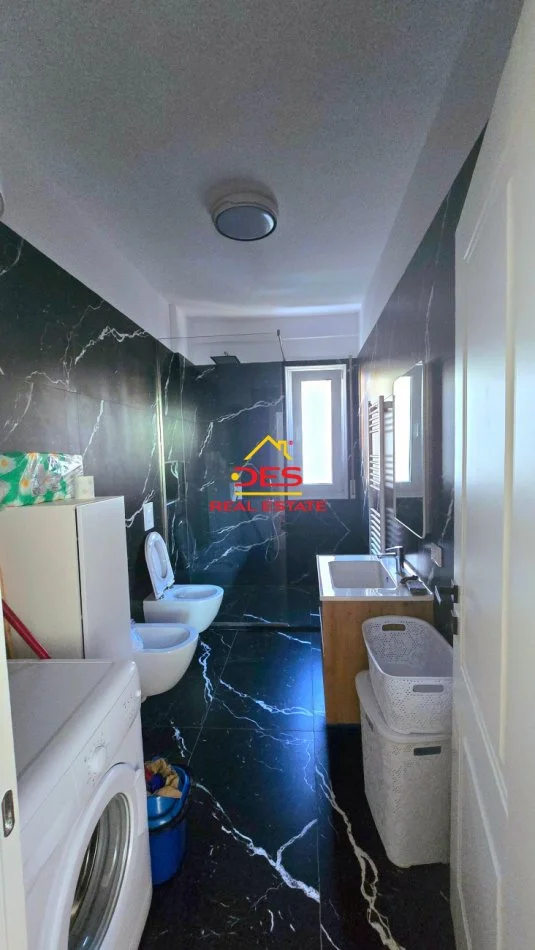 Vlore, shitet apartament 1+1+Ballkon Kati 5, 71 m² 260.000 € (Rruga Aleksandër Moisiu)