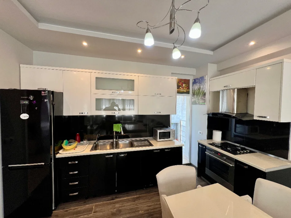 Shqiperi, shitet apartament 2+1+Ballkon Kati 5, 93 m² 258.000 € (Kopshti zoologjik)