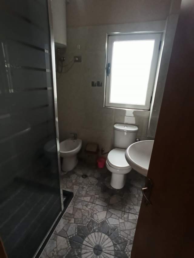 Tirane, jepet me qera apartament 2+1+A+BLK Kati 3, 110 m² 220 Euro Bulevardi Ri(gezim kaceli)