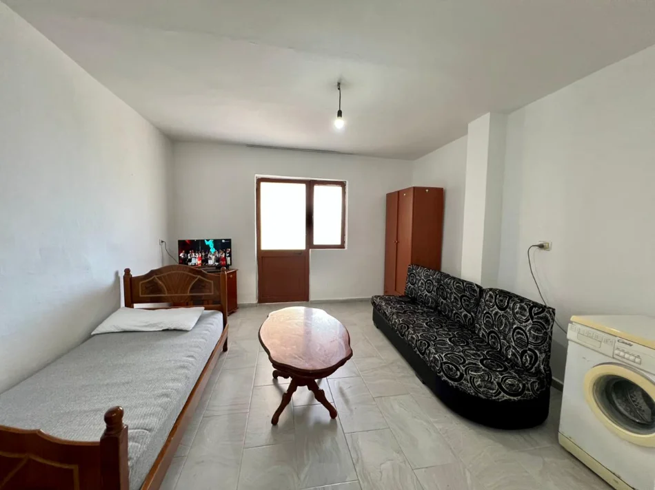 Tirane, jepet me qera garsonier 1+1 Kati 1, 28 m² 180 € (Rruga Mihal Grameno)