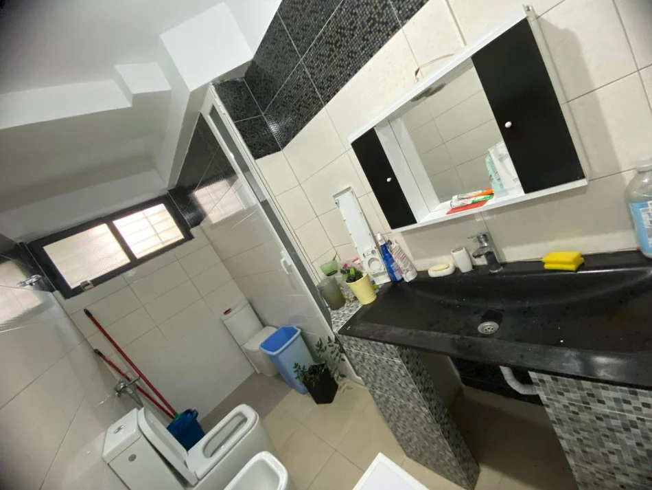 Tirane, jepet me qera 1+1 Kati 2, 75 m² 500 € 