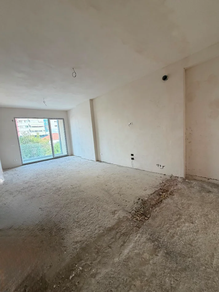 Tirane, shitet apartament 1+1+Ballkon Kati 2, 79 m² 146.600 € (Fusha aviacionit)