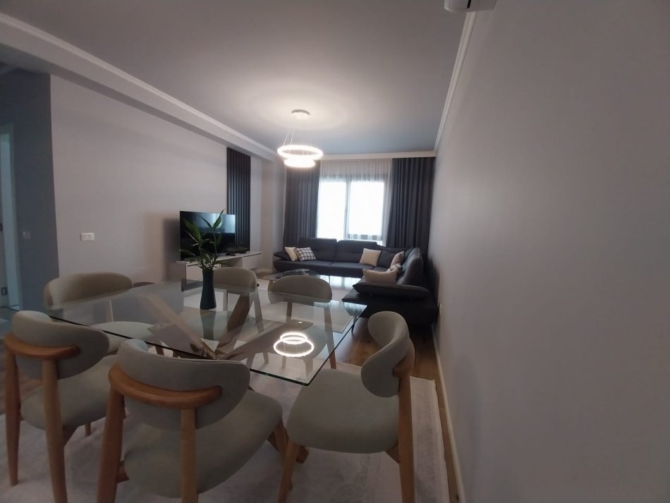 Tirane, jepet me qera apartament 2+1+Ballkon Kati 3, 110 m² 1.200 € (Liqeni i Thate)