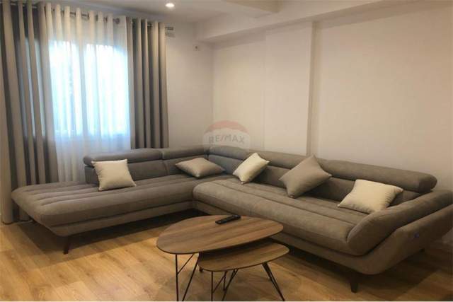 Tirane, jepet me qera apartament 1+1 72 m² 450 Euro (Bulevardi Gjergj Fishta)