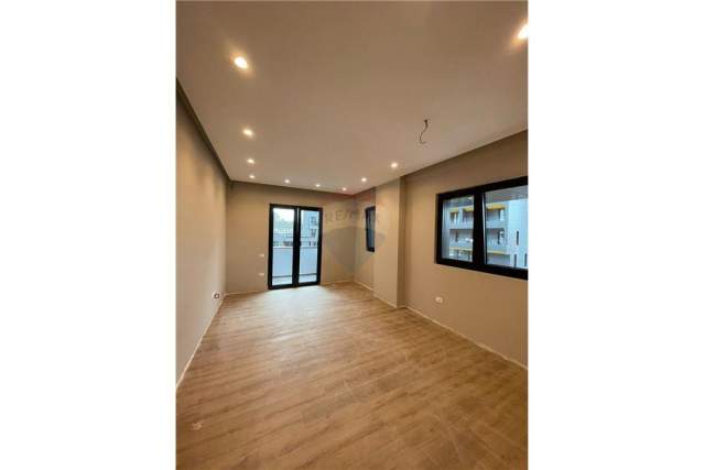 Tirane, jepet me qera apartament 2+1+BLK Kati 3, 130 m² 650 Euro (rruga kavajes)