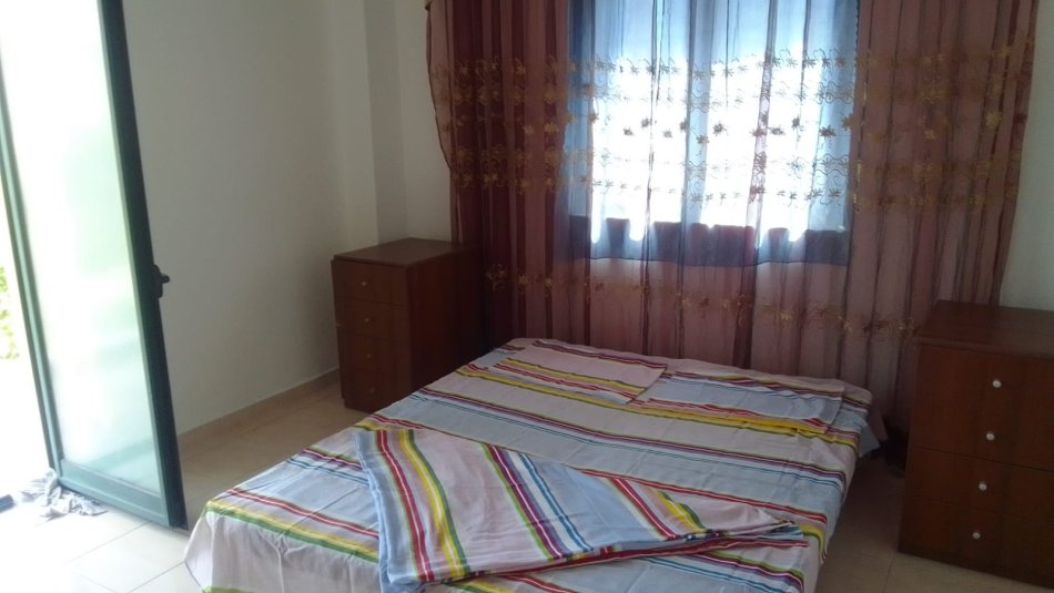 Tirane, jepet me qera apartament 3+1+Ballkon Kati 2, 120 m² 450 € (ASTIR)