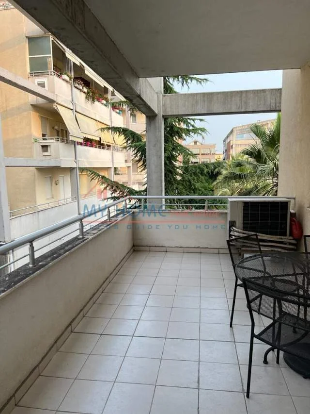 Tirane, jepet me qera apartament 3+1+BLK Kati 3, 169 m² 1.200 Euro (Sauk)