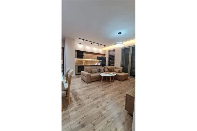 Tirane, jepet me qera apartament 1+1 80 m² 850 Euro (Rr. e Kavajes, Globe)