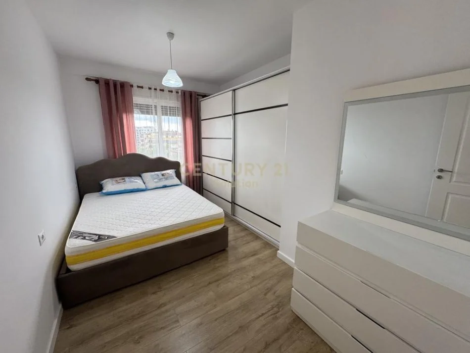 Tirane, jepet me qera apartament 2+1+Ballkon Kati 4, 84 m² 600 € (Rruga e Dibres)