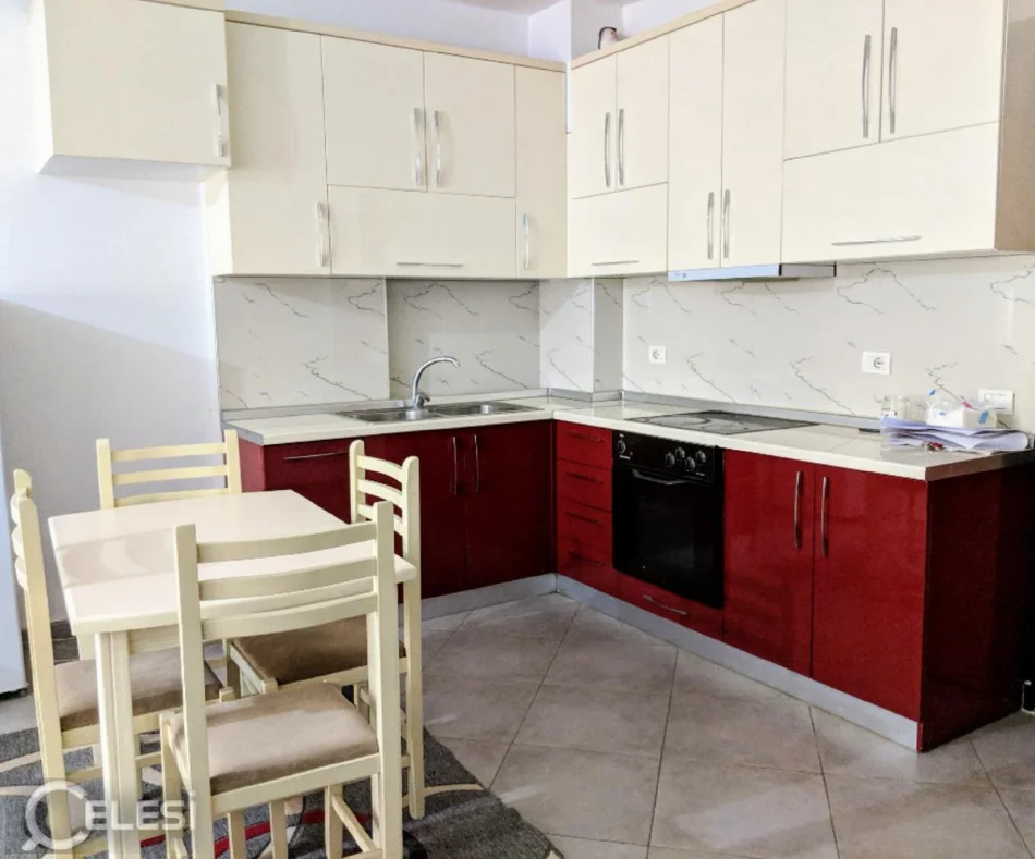 Tirane, jepet me qera apartament 2+1+Ballkon Kati 4, 85 m² 550 € (KODRA E DIELLIT)