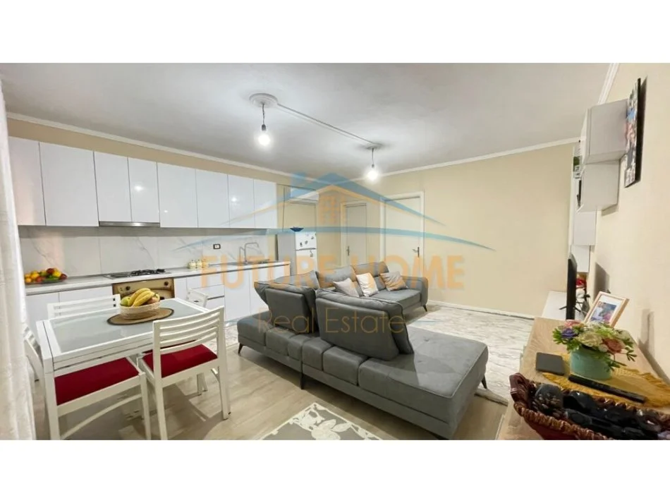 Tirane, jepet me qera apartament 1+1 Kati 1, 60 m² 420 € 