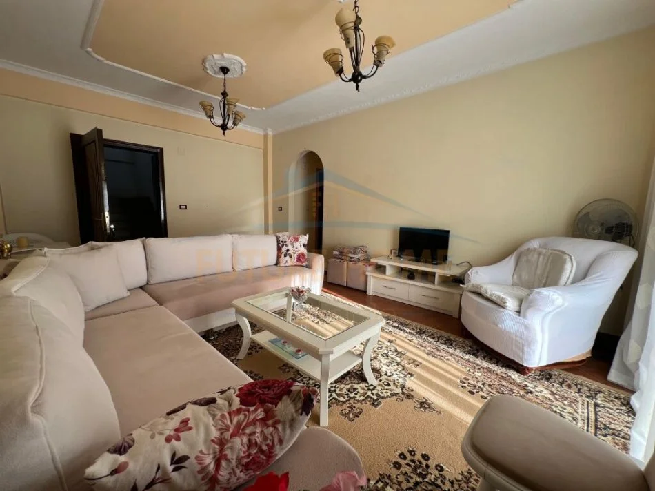 Tirane, jepet me qera apartament 2+1 Kati 1, 160 m² 550 € (UNAZA E RE ASTIR)