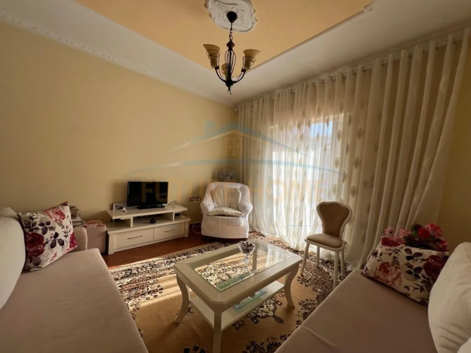 Tirane, jepet me qera apartament 2+1 Kati 1, 160 m² 550 € (UNAZA E RE ASTIR)