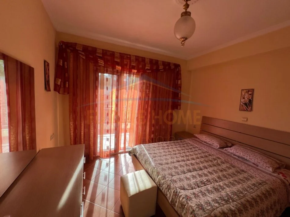 Tirane, jepet me qera apartament 2+1+Aneks+Ballkon Kati 1, 160 m² 550 € (Unaza e Re)