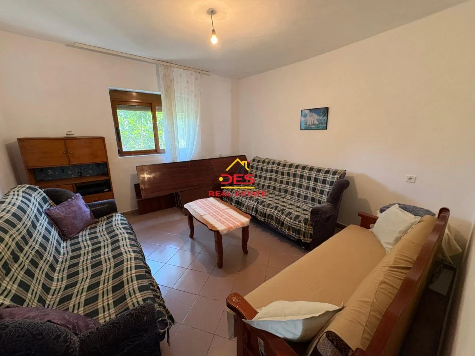 Vlore, jepet me qera shtepi 2+1+Ballkon Kati 0, 110 m² 250 € (Rruga Demokracia)