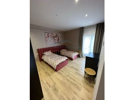 Tirane, jepet me qera apartament 3+1 Kati 1, 151 m² 1.200 € (Rruga Panorama Liqenit, Farke, Tiranë AREA45747)