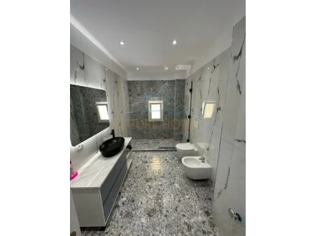 Tirane, jepet me qera apartament 3+1 Kati 1, 151 m² 1.200 € (Rruga Panorama Liqenit, Farke, Tiranë AREA45747)