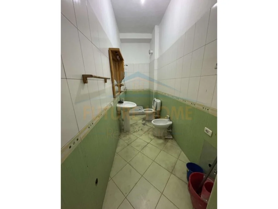 Tirane, shitet apartament 2+1 Kati 1, 119 m² 125.000 € (Unaza e Re)