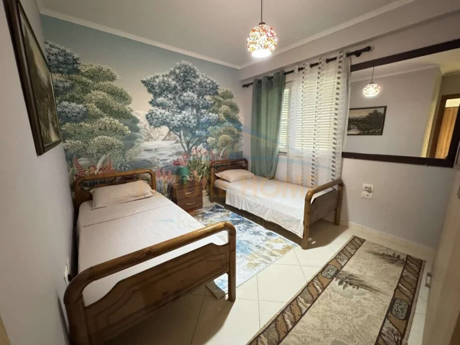Tirane, jepet me qera apartament 1+1 Kati 5, 92 m² 900 € (Air Albania.)