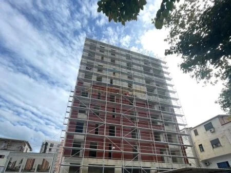 Tirane, shitet garsonier 1+1 Kati 7, 40 m² 76.000 € (rruga 5 maji)