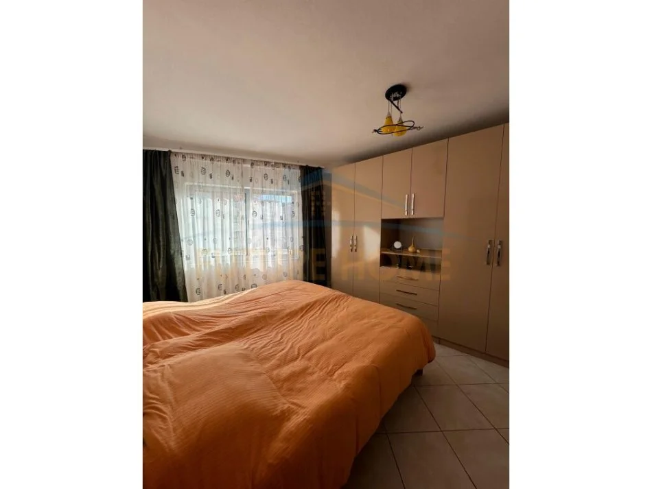 Tirane, jepet me qera apartament 1+1 Kati 4, 76 m² 350 € 