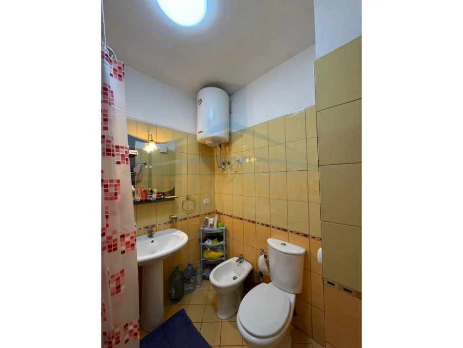 Tirane, jepet me qera apartament 1+1 Kati 4, 76 m² 350 € 