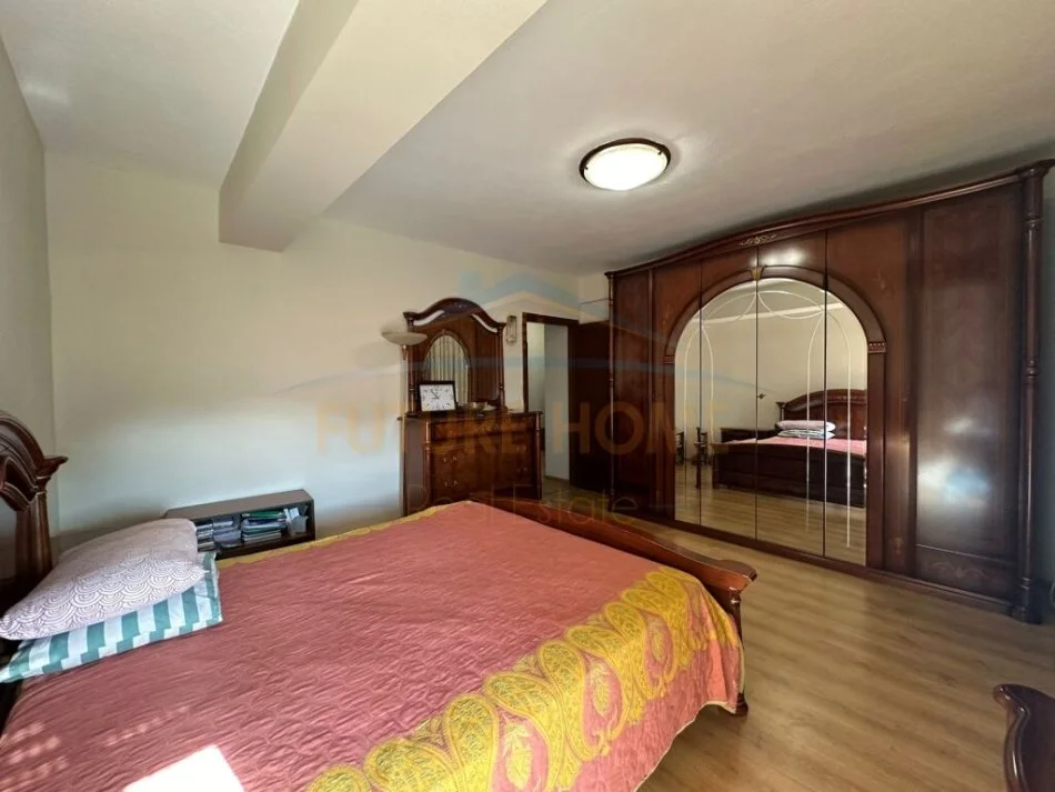 Tirane, jepet me qera apartament 2+1+Ballkon Kati 6, 110 m² 700 € (Rruga e Durresit)