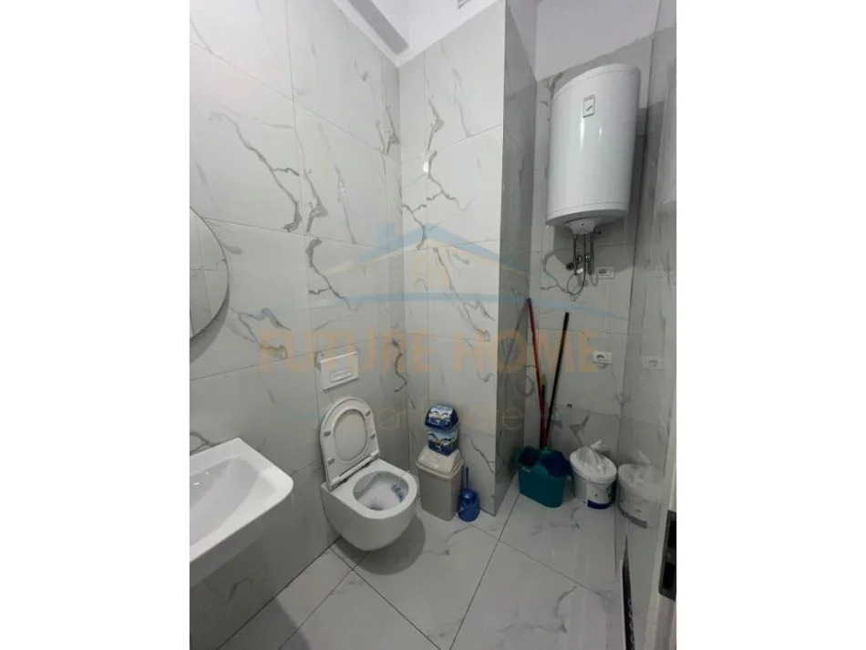 Tirane, jepet me qera ambjent biznesi Kati 1, 77 m² 400 € (Kongresi i Lushnjes)