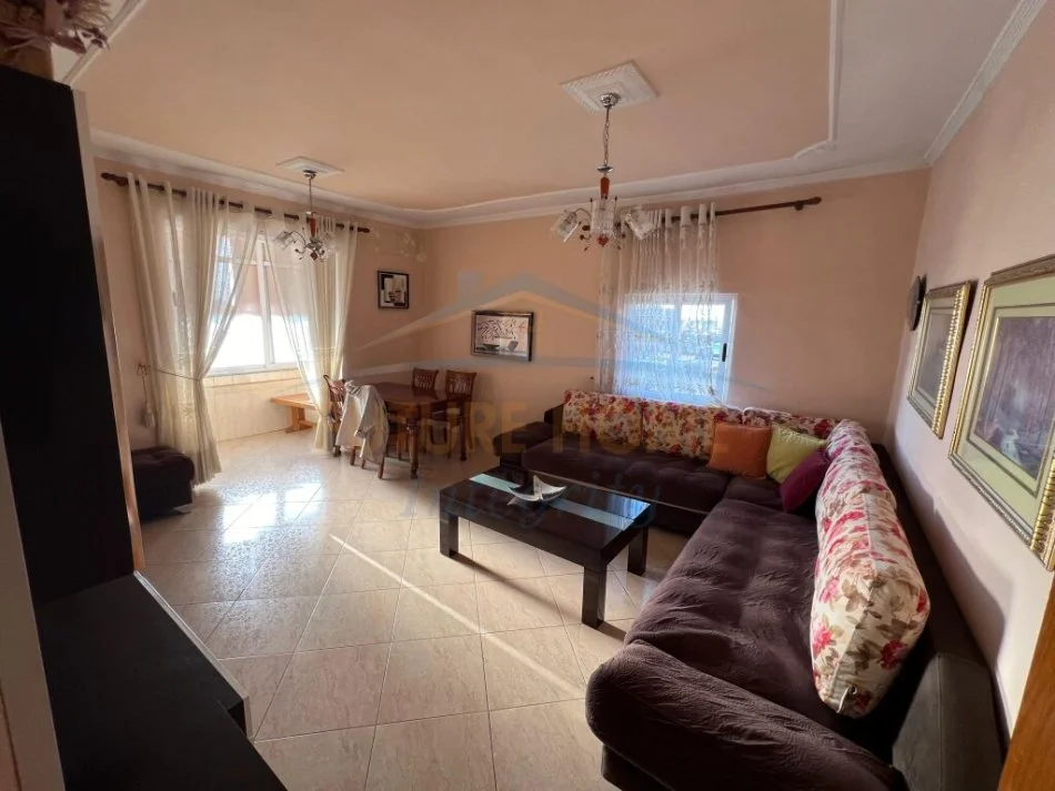 Tirane, jepet me qera apartament 1+1+Ballkon Kati 5, 71 m² 450 € (Ferit Xhajko)