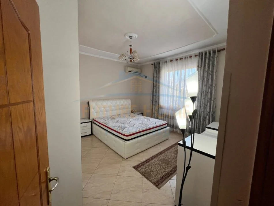 Tirane, jepet me qera apartament 1+1+Ballkon Kati 5, 71 m² 450 € 