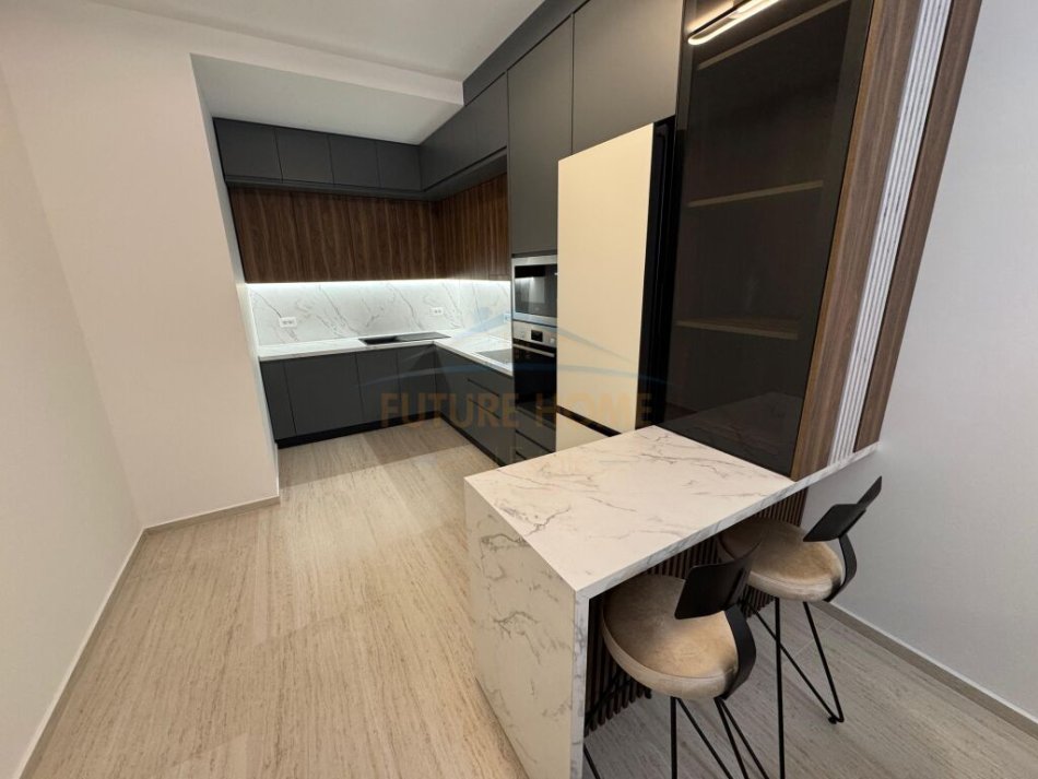 Tirane, jepet me qera apartament 2+1+Ballkon Kati 1, 113 m² 1.800 € (Liqeni i Thatë)