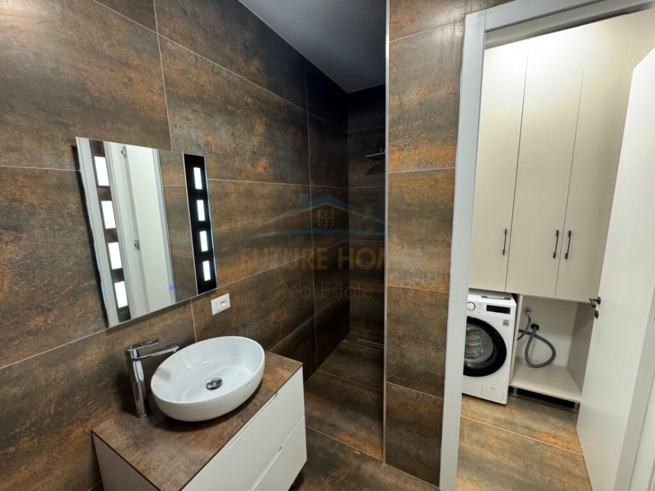 Tirane, jepet me qera apartament 2+1+Ballkon Kati 1, 113 m² 1.800 € (Liqeni i Thatë)