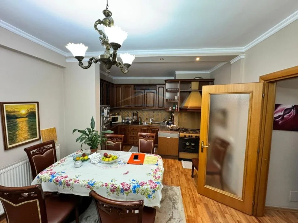 Tirane, shitet apartament 2+1 Kati 6, 119 m² 286.925 € (Komuna e Parisit)