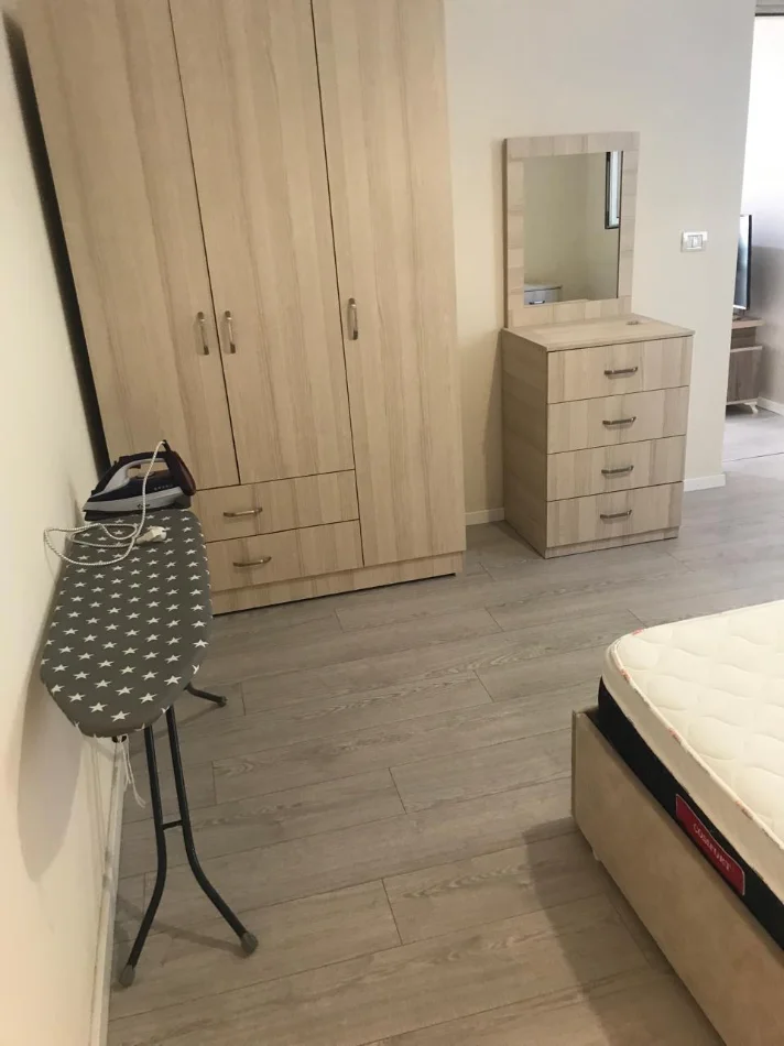 Tirane, jepet me qera shtepi 1+1 Kati 1, 70 m² 400 € (Rruga Todi Shkurti)