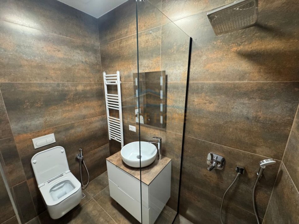 Tirane, jepet me qera apartament 2+1+Ballkon Kati 1, 113 m² 1.800 € (Liqeni i Thatë)