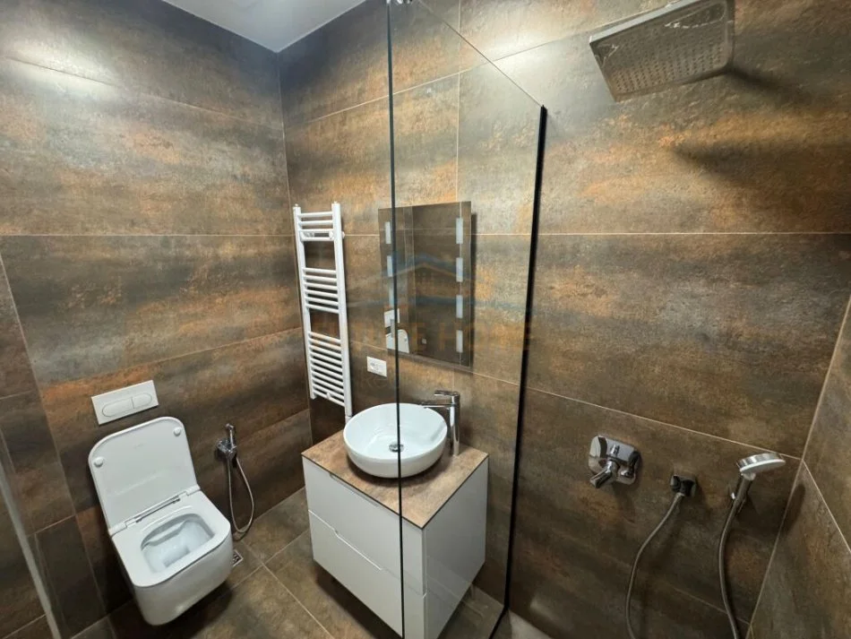 Tirane, jepet me qera 2+1+Aneks+Ballkon Kati 0, 113 m² 1.800 € (Liqeni i Thate)