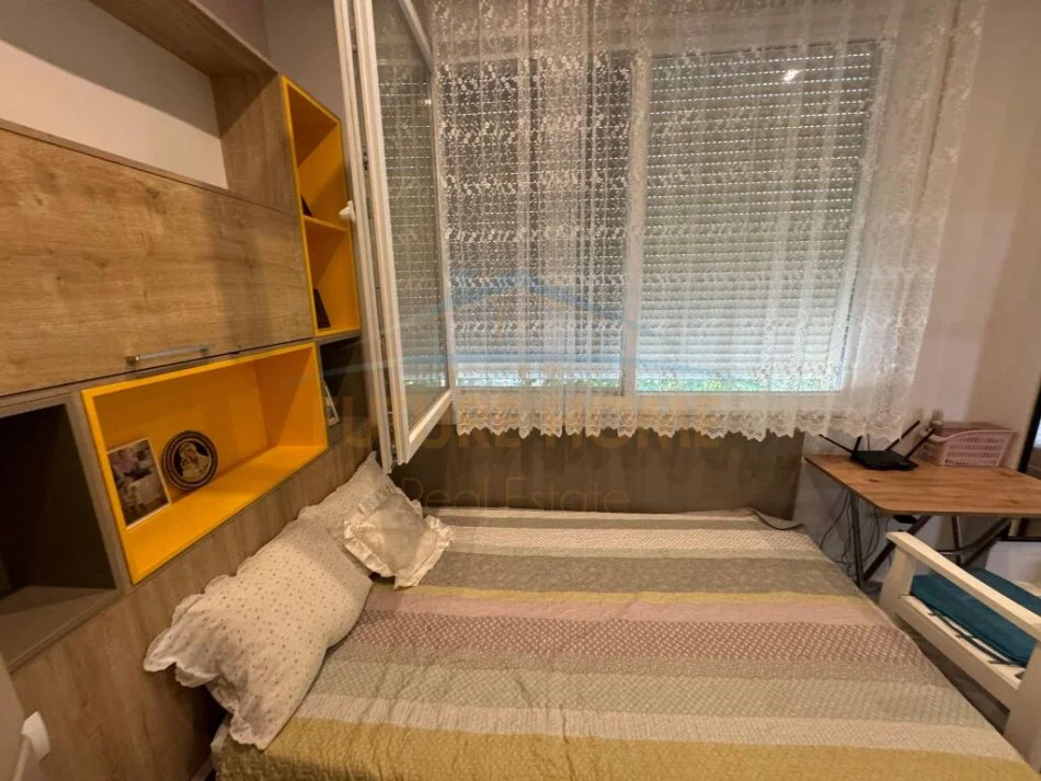 Gjiri Lalezit | Hamallaj, shitet apartament 2+1+Aneks+Ballkon Kati 0, 345 m² 380.000 € (Lura 3,Gjiri i Lalzit)