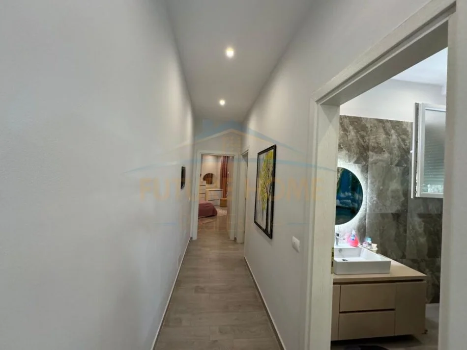 Durres, shitet apartament 2+1 Kati 0, 300 m² 370.000 € (Gjiri i Lalezit)