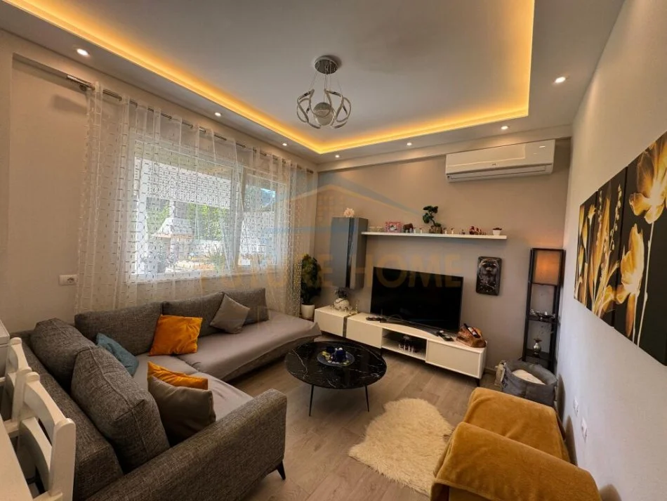 Gjiri Lalezit | Hamallaj, shitet apartament 2+1+Aneks+Ballkon Kati 0, 345 m² 380.000 € (Lura 3,Gjiri i Lalzit)