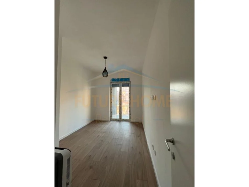 Tirane, jepet me qera apartament 3+1+Ballkon Kati 4, 124 m² 500 € (Jordan Misja)