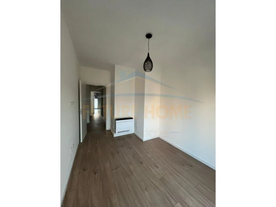 Tirane, jap me qera apartament 3+1 Kati 4, 150 m² 500 € (Rruga Jordan Misja)