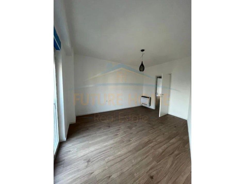 Tirane, jap me qera apartament 3+1 Kati 4, 150 m² 500 € (Rruga Jordan Misja)