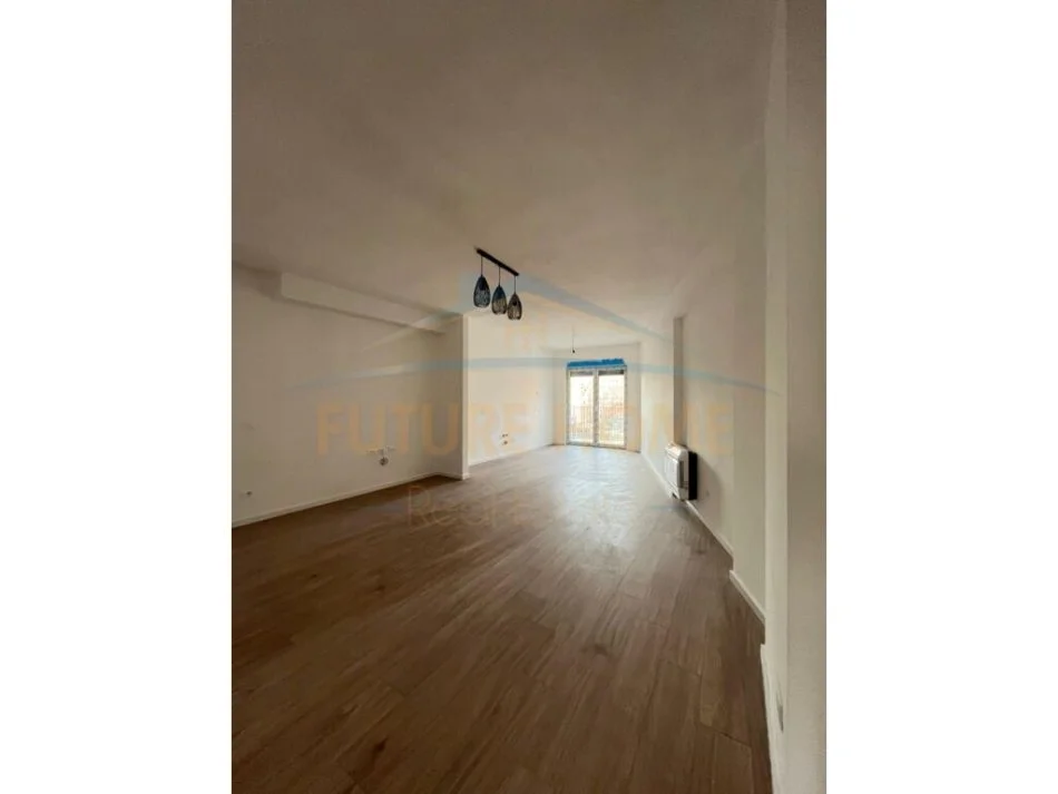Tirane, jap me qera apartament 3+1 Kati 4, 150 m² 500 € (Rruga Jordan Misja)