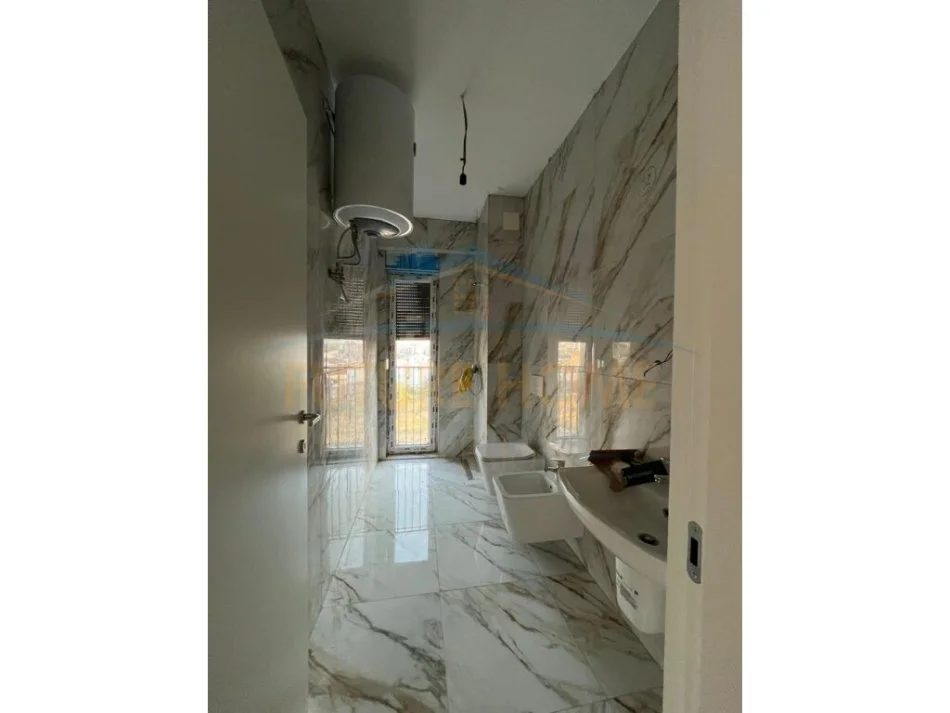 Tirane, jepet me qera apartament 3+1+Ballkon Kati 4, 124 m² 500 € (Jordan Misja)