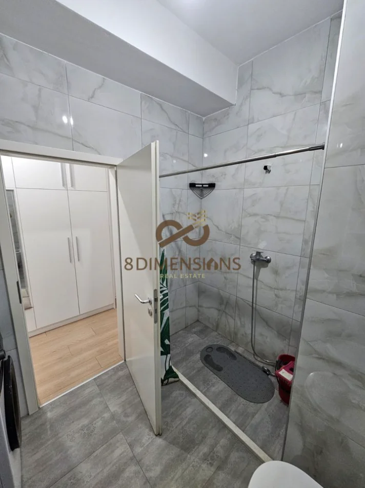 Tirane, jepet me qera 2+1 Kati 6, 100 m² 550 € (ali demi)