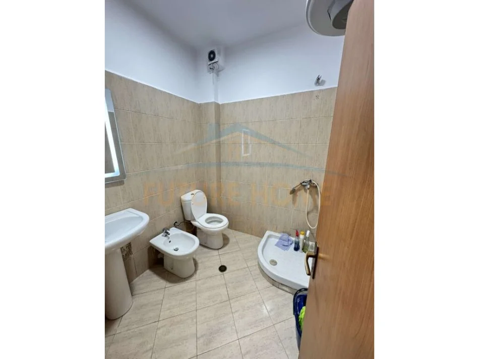Tirane, shitet apartament 2+1+Aneks+Ballkon Kati 1, 88 m² 122.000 € (Yzberisht)
