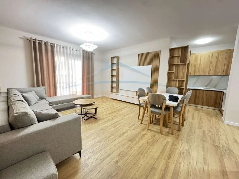 Tirane, shitet apartament 2+1+Aneks+Ballkon Kati 1, 88 m² 122.000 € (Yzberisht)