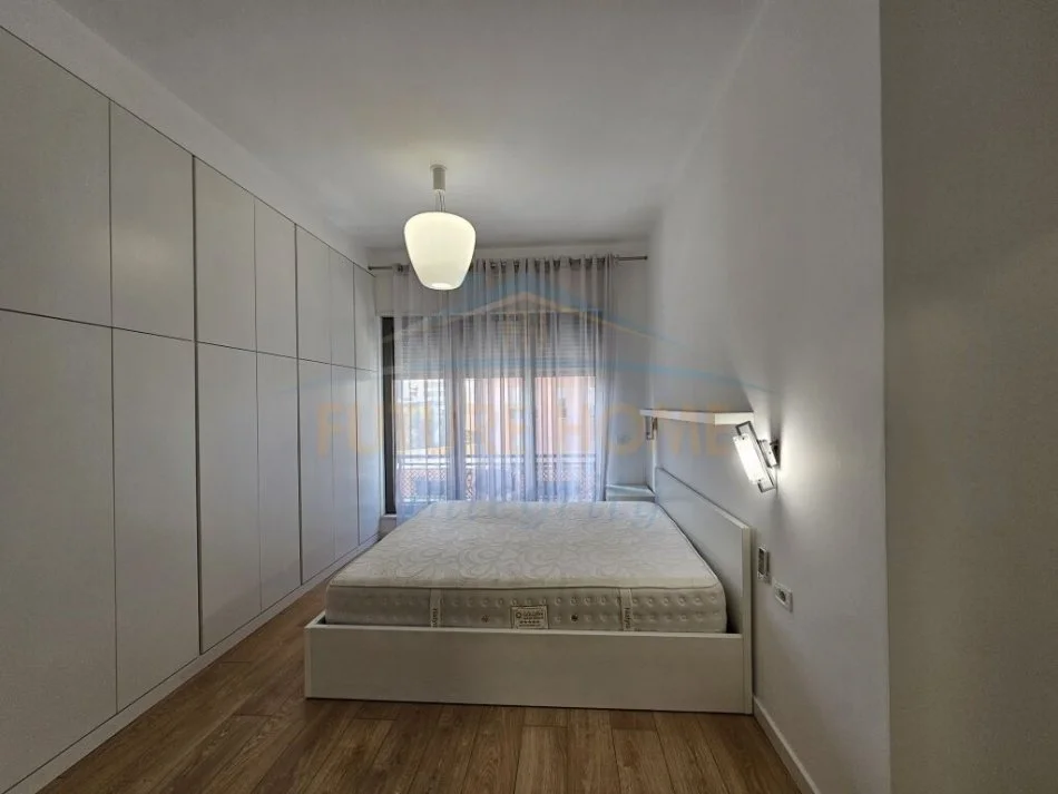 Tirane, jepet me qera apartament 2+1+Ballkon Kati 3, 108 m² 1.200 € (Rruga e Kavajes, Kompleksi Delijorgji)
