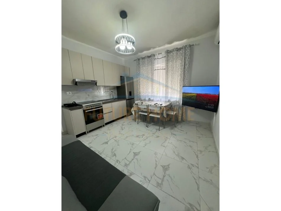 Tirane, jepet me qera apartament 1+1+Aneks+Ballkon Kati 2, 60 m² 570 € (Rruga e Barrikadave)